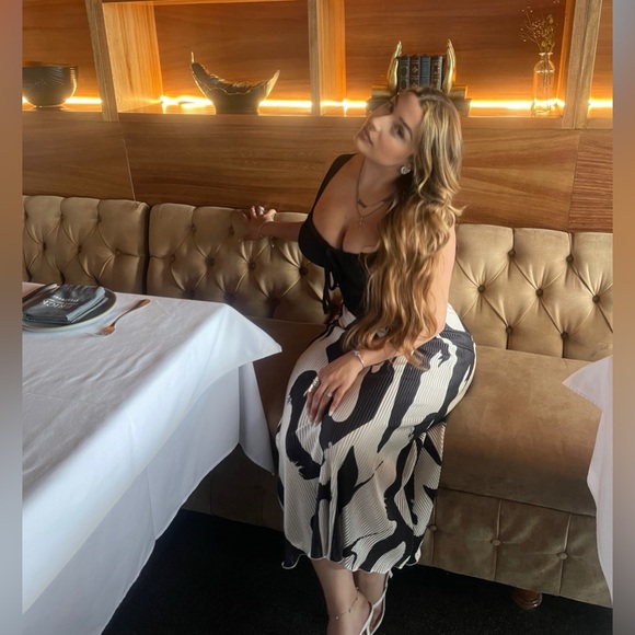 Graphic print plisse skirt - Picture 2 of 5